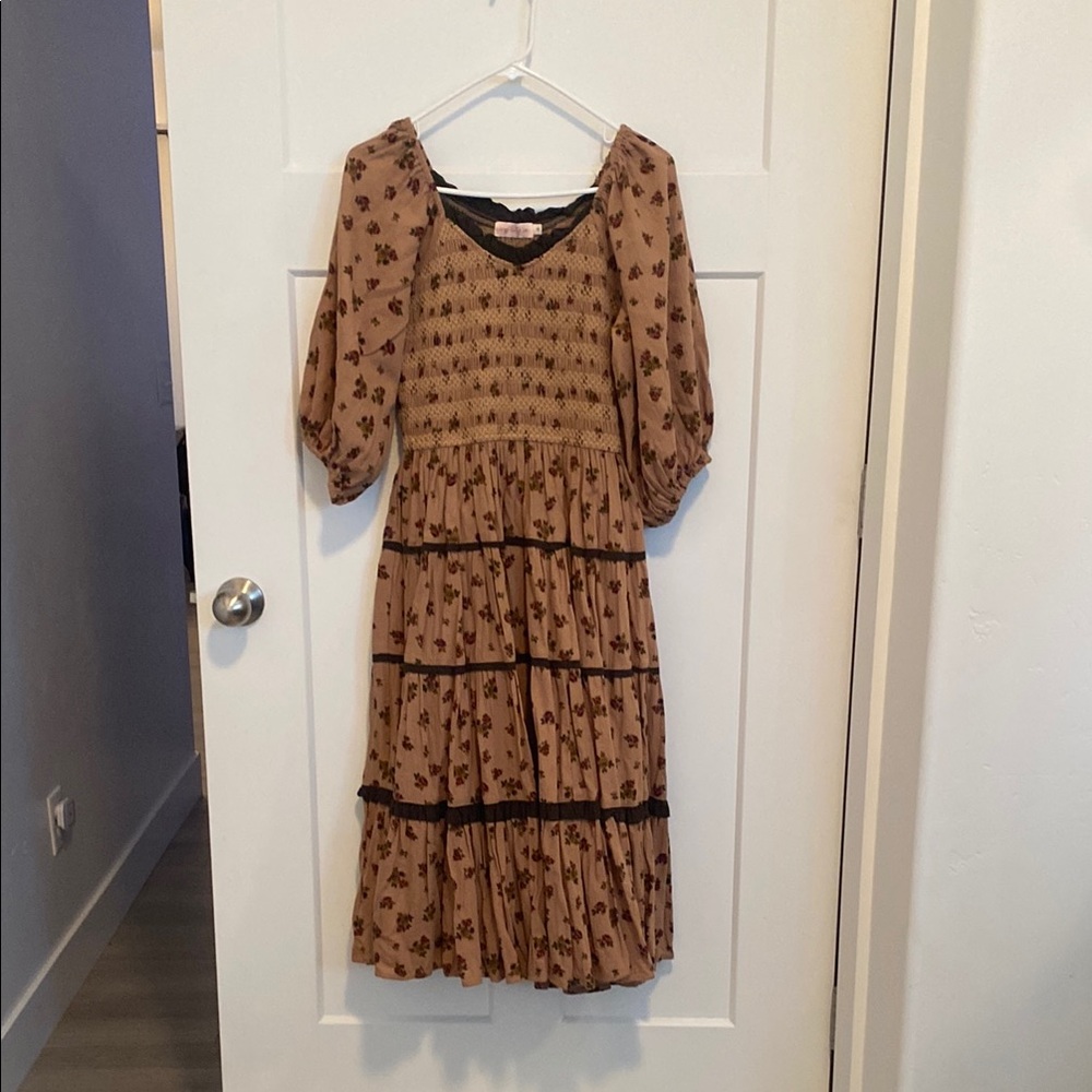 Ivy City Roselyn Dress in Tan Floral